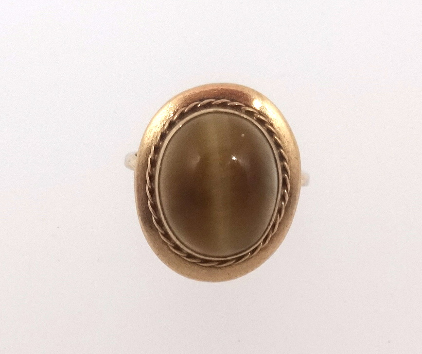 A 9ct tigers eye ring, size J.