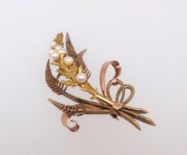 A 9ct fern brooch set with seed pearl approx 10.9gms, length 61mm.