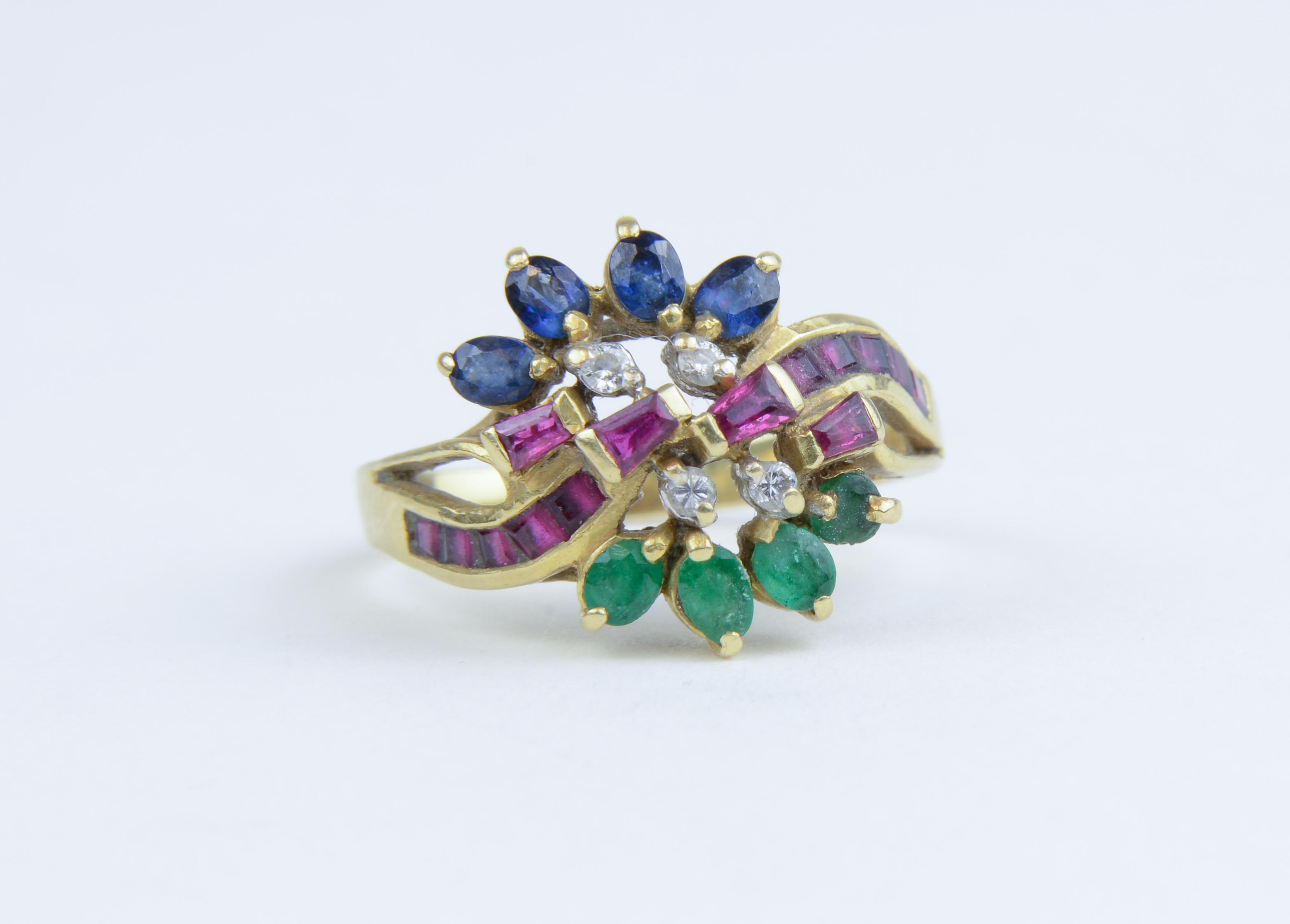 A multi stone cluster ring marked '18k', size M.