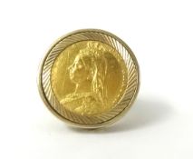 A Victorian 1892 half sovereign ring, set in a 9ct mount, size O.