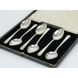 A set of six silver grapefruit spoons of art deco design, approx 5.64oz, cased together with a set