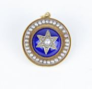A circular pendant with enamel and pearl decoration, diameter 23mm.