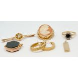 A 9ct gold Ingot, a pair of 9ct hoop earrings, a 9ct bar brooch, an 18ct sapphire cluster ring ,