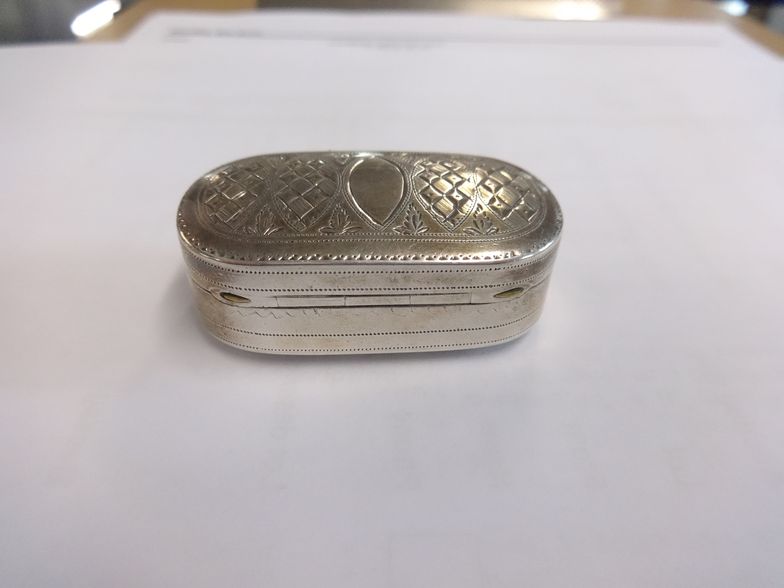 A Georgian silver and gilt snuff box marked 'SP', together with a silver top scent bottle, a ring - Image 7 of 14