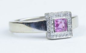 An 18ct pink sapphire ring, size N.