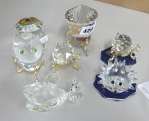 Collection of 8 crystal glass ornaments, mainly Swarovski (8).