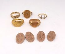 A pair 9ct cufflinks (8.70g), an 18ct matching ring & 4 other 18ct rings (24g).