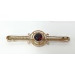 A 9ct gold garnet set brooch, approx 3.5gms.