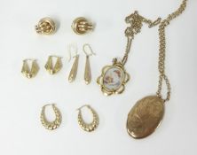 A collection of 9ct gold including locket, earrings etc, approx 41.4gms.