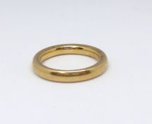 A 22ct gold wedding band, approx 6.6gms.