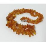 An amber bead necklace, approx 41gms.