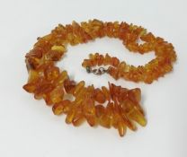 An amber bead necklace, approx 41gms.