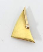 A 18ct gold Papillion sail brooch, 13.30gms.
