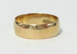 An 18ct gold band ring, approx 3.70gms.