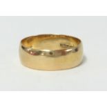 An 18ct gold band ring, approx 3.70gms.