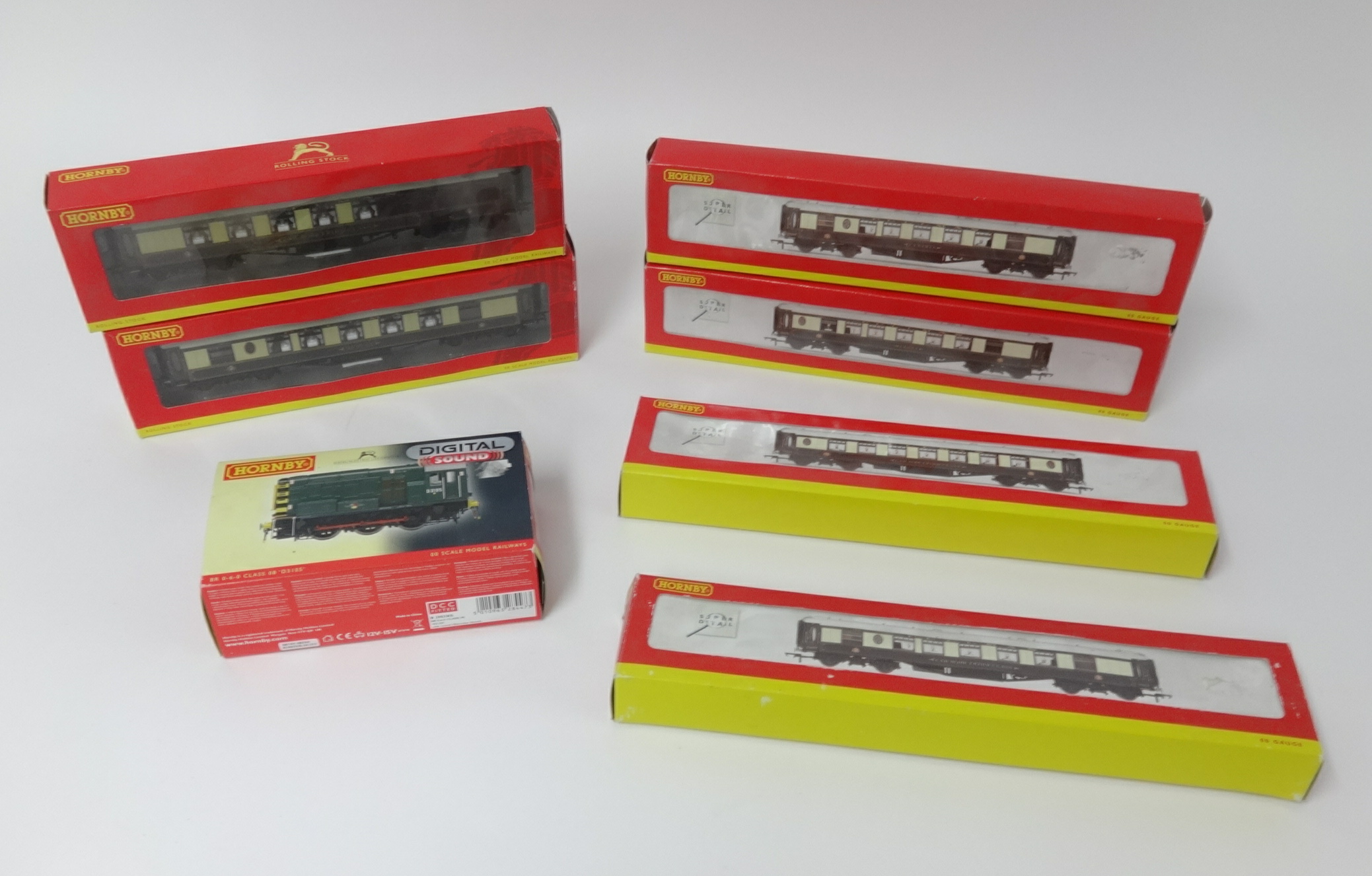 Hornby, 00 gauge six coaches including six Pullman coaches including RR4144 and RR4143 also Hornby