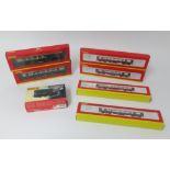 Hornby, 00 gauge six coaches including six Pullman coaches including RR4144 and RR4143 also Hornby
