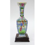 Oriental porcelain bottle vase, height 20cm (lacks handles).