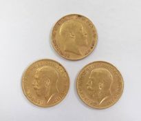 Three gold half sovereigns 1910 and two 1914 (3).