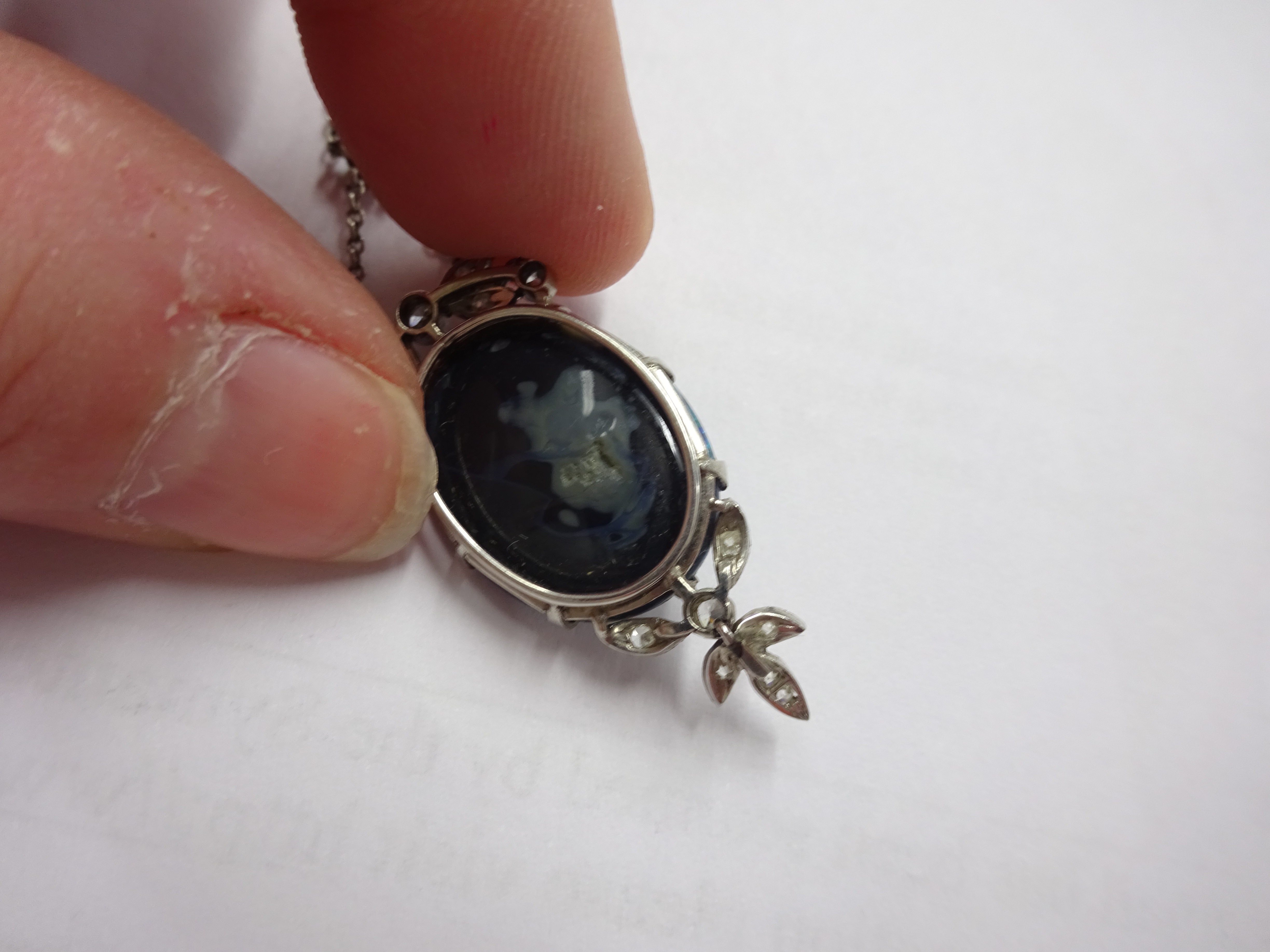 An antique opal and diamond drop pendant white gold setting, with centre large black opal approx. - Bild 2 aus 2