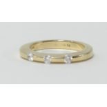 An 18ct Roberto Coin three diamond Classique ring, size N.