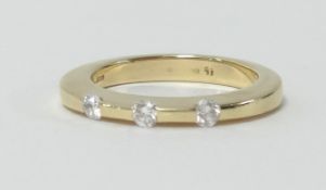 An 18ct Roberto Coin three diamond Classique ring, size N.