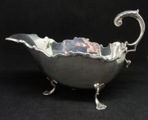 A Victorian silver sauce boat with scroll edge and pad feet, Chester 1899, approx. 5.13oz.