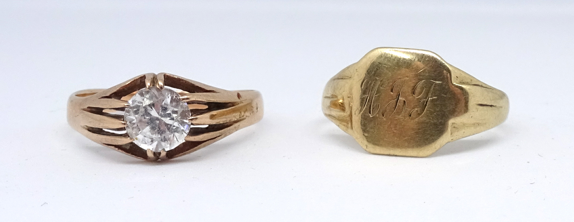 A 9ct signet ring and a single stone 9ct ring (2).