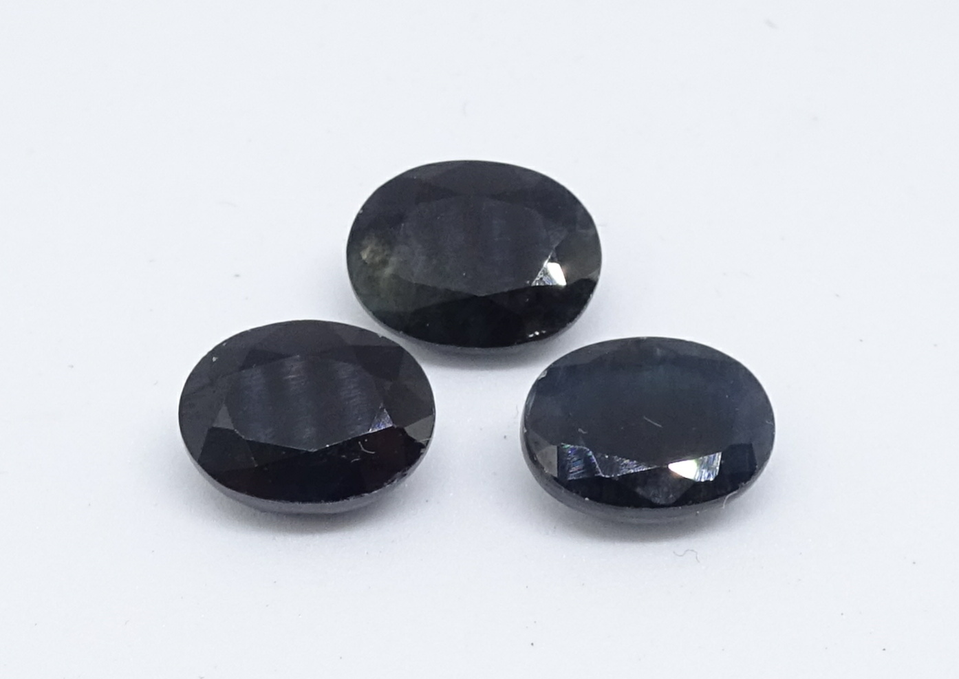 Three loose oval cut sapphires.