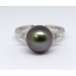 A 9ct large black pearl ring, size N.