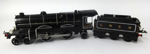 A Hornby O gauge clockwork 'British Railways 4472' locomotive and tender.