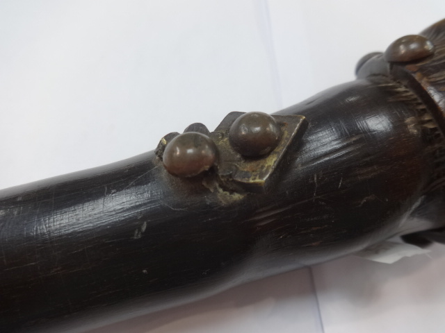 A carved African blowing horn together with Shillelagh stick. (2) - Bild 2 aus 8