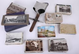 Stereoscope viewer together with a quantity of cards including Maharajah in Delhi, New Zealand,