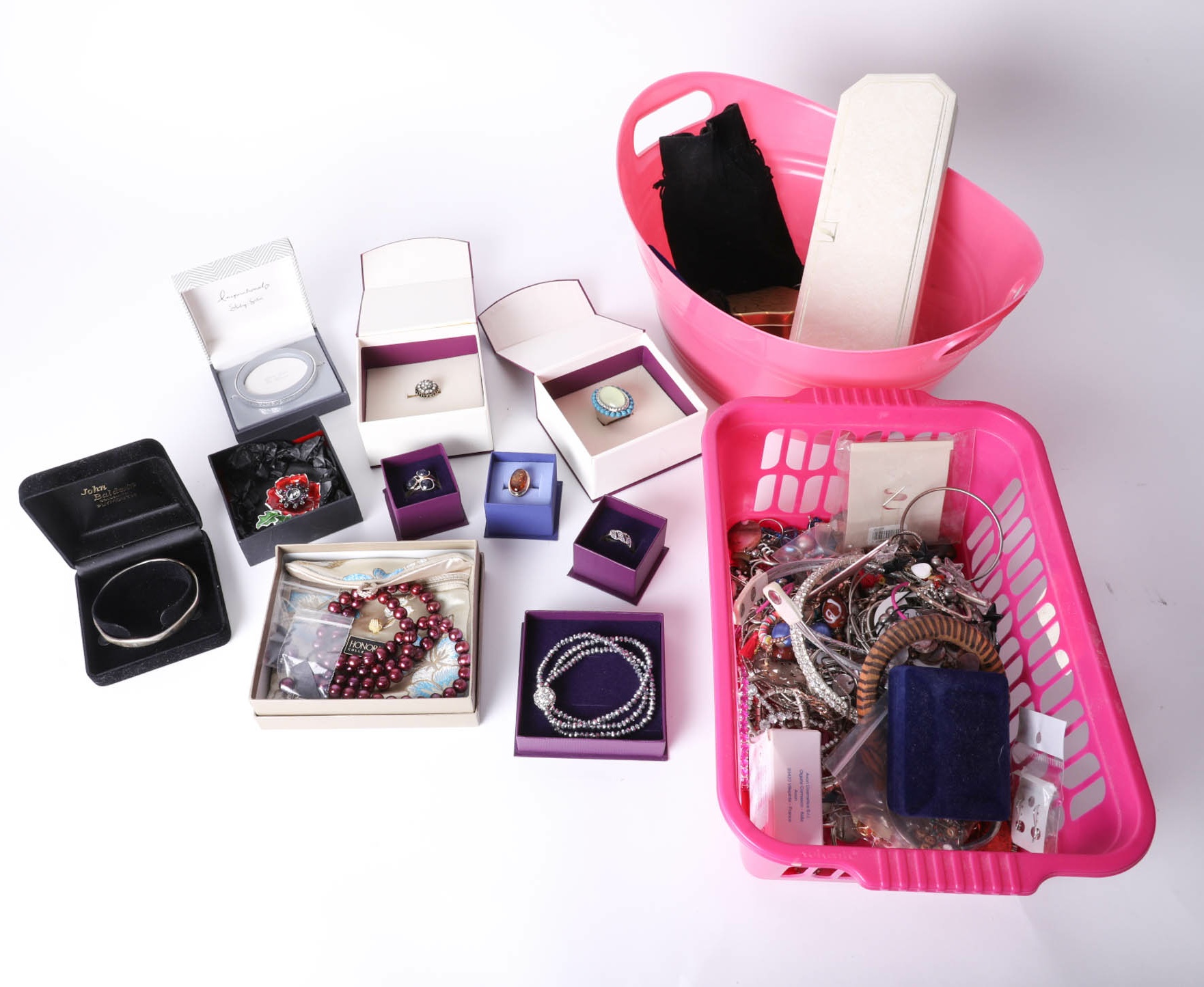 A quantity of modern and vintage costume jewellery, various brooches, bangles, rings etc.