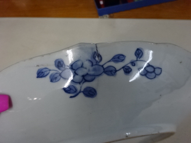 Antique Chinese porcelain blue and white shallow dish decorated with figures on the underside - Image 5 of 9