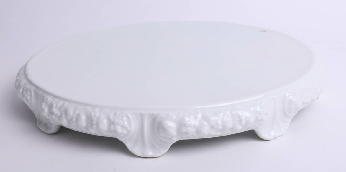 A Rosenthal 'Maria' cake stand.