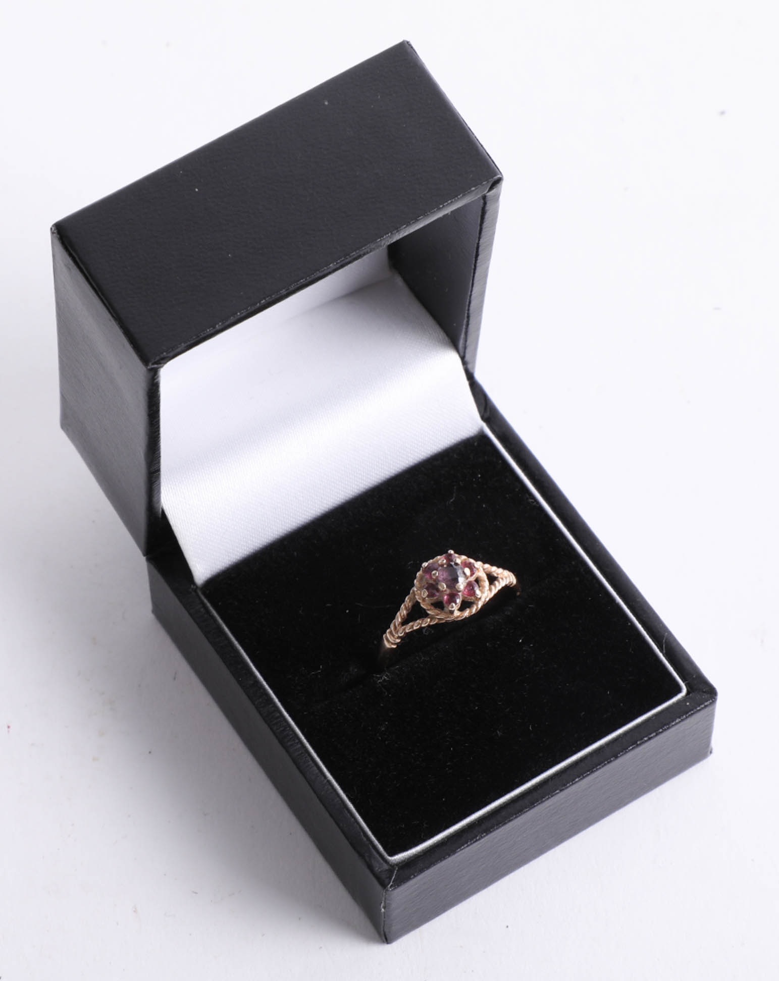 A 9ct gold dress ring.