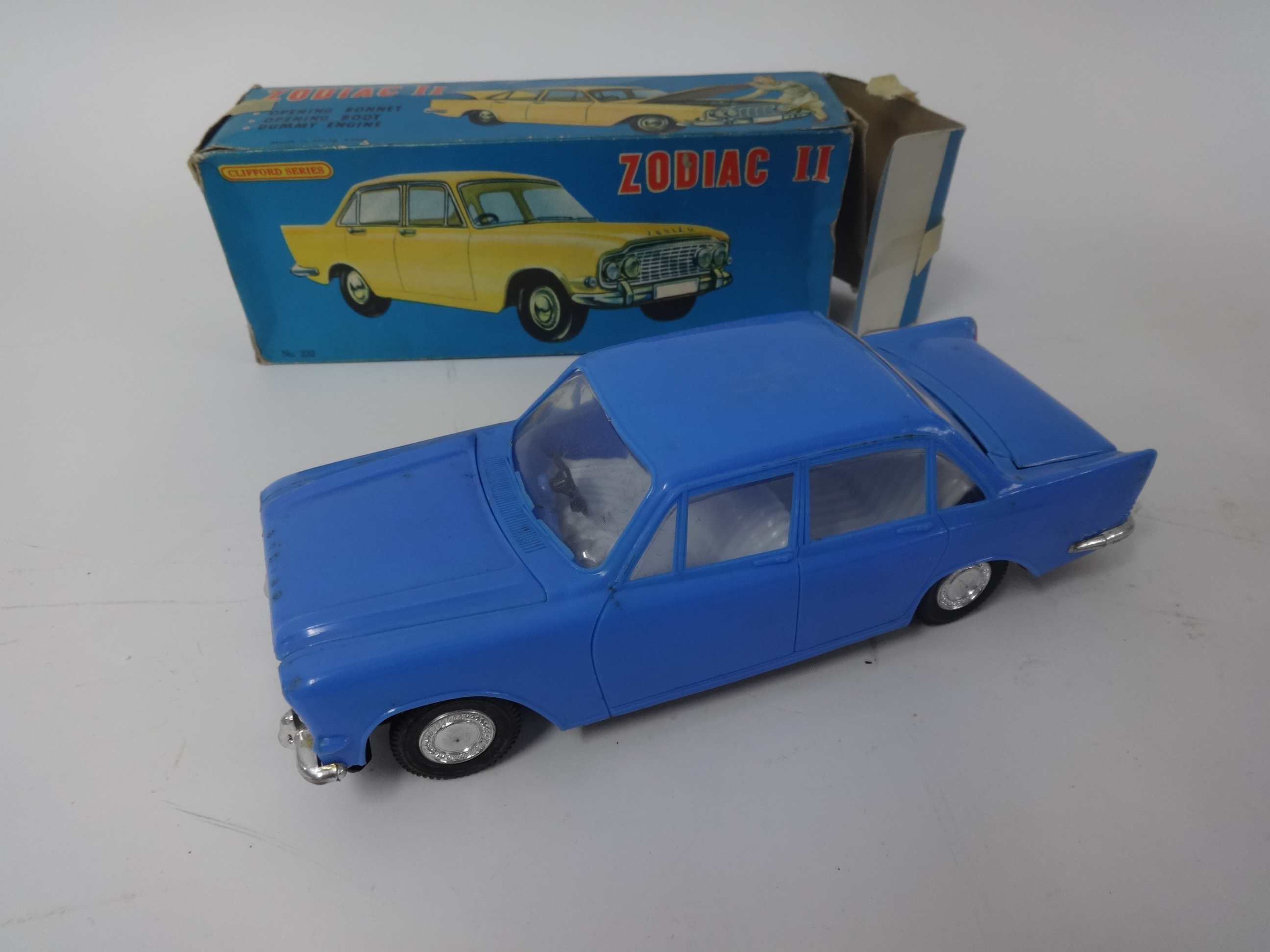 Eight various boxed models including Clifford series, Zodiac Fire Chief and Police car, - Image 12 of 28