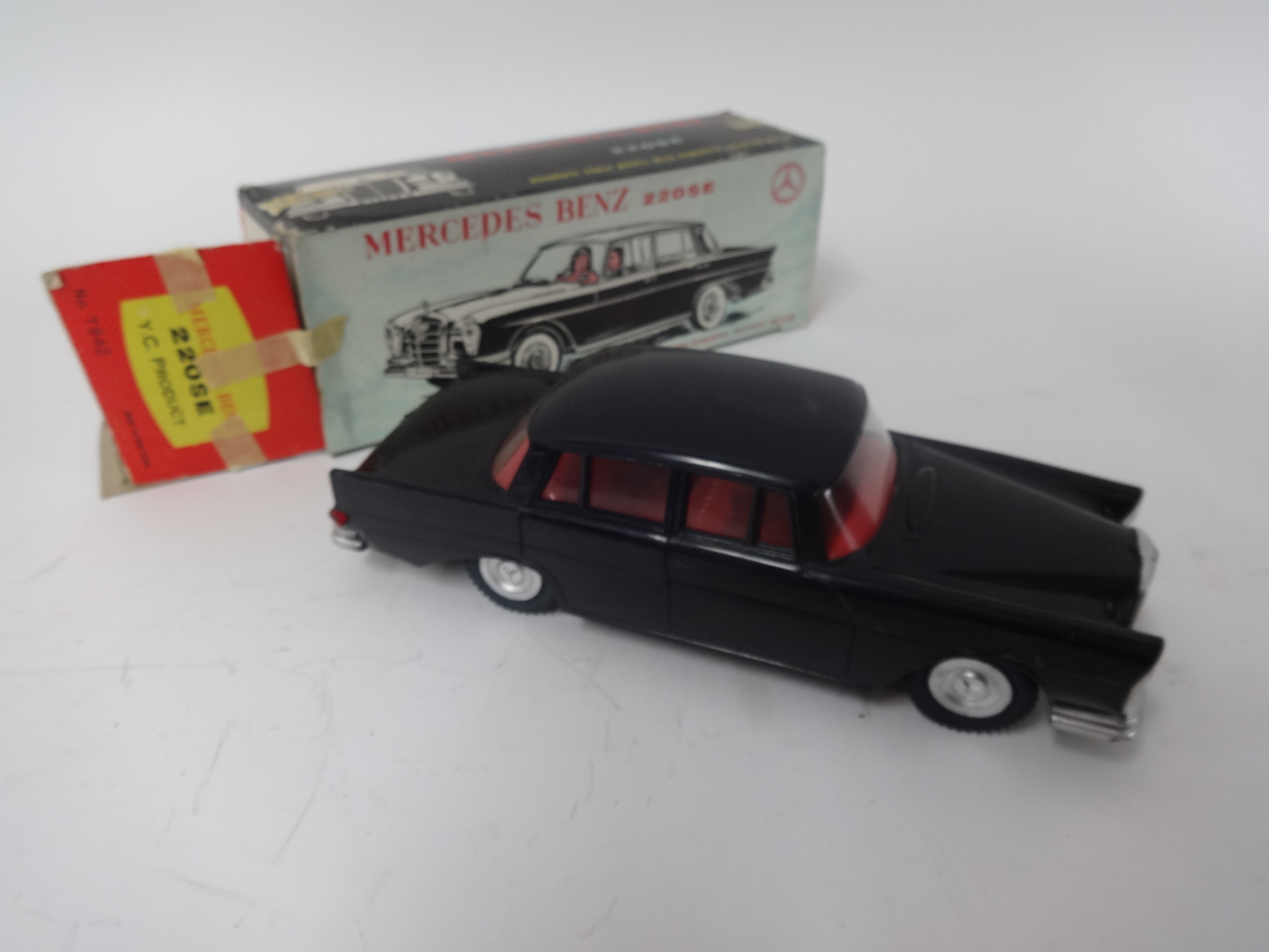 Eight various boxed models including Clifford series, Zodiac Fire Chief and Police car, - Image 28 of 28