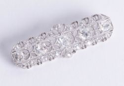 A good Art Deco style platinum and diamond brooch, 45mm x 15mm, boxed.