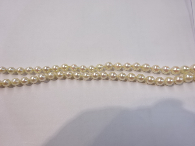 A string of pearls with 9ct gold clasp. - Image 4 of 8