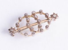 A pretty Edwardian diamond set brooch, 35mm x 20mm.