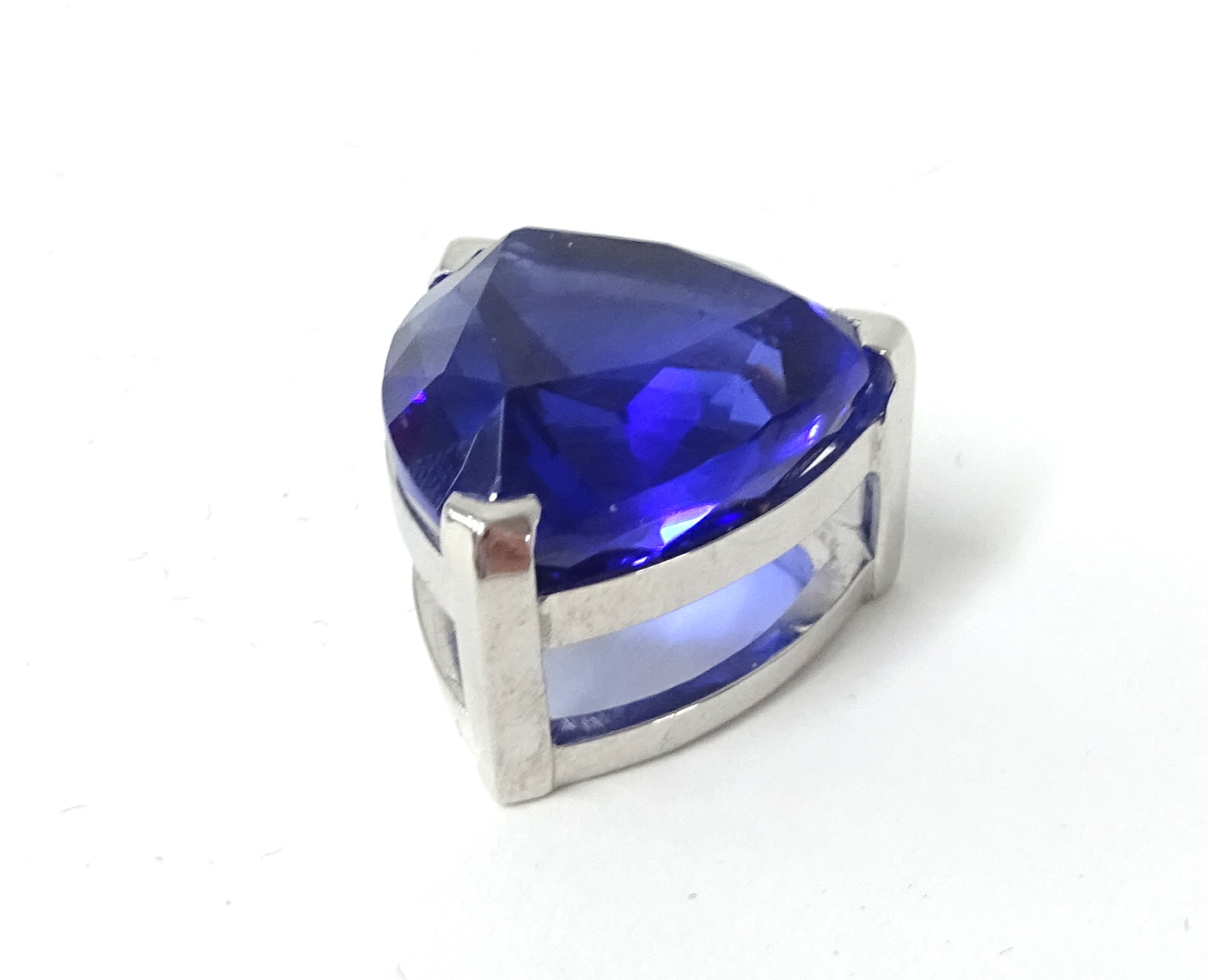 An impressive Natural Tanzanite pendant set in white gold accompanied by certificates from EGL - Image 3 of 5