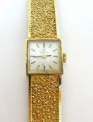 A 9ct gold ladies wristwatch.