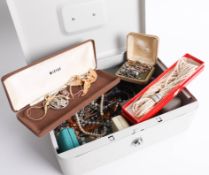 A quantity of various costume jewellery (in cash box)