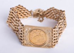 A 9ct gold gate bracelet with a Edw VII, 1908 full sovereign mounted, approx. 28g.