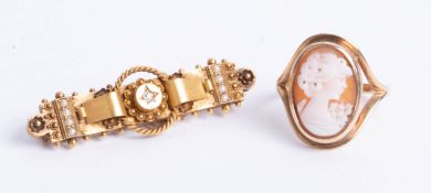 A 9ct gold cameo ring and a 15ct gold brooch, total weight approx. 9.7g.