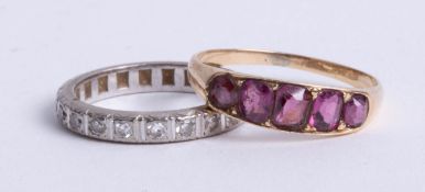 Two dress rings, not hallmarked (2).