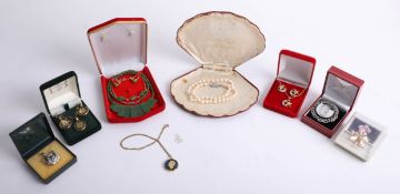 Various dress jewellery to include a cased set of Rosita pearls, jade style dress set etc.