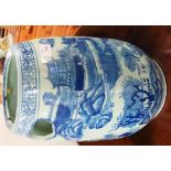 ORIENTAL STYLE BLUE AND WHITE CERAMIC UMBRELLA AND STICK STAND WITH HANDLES A/F
